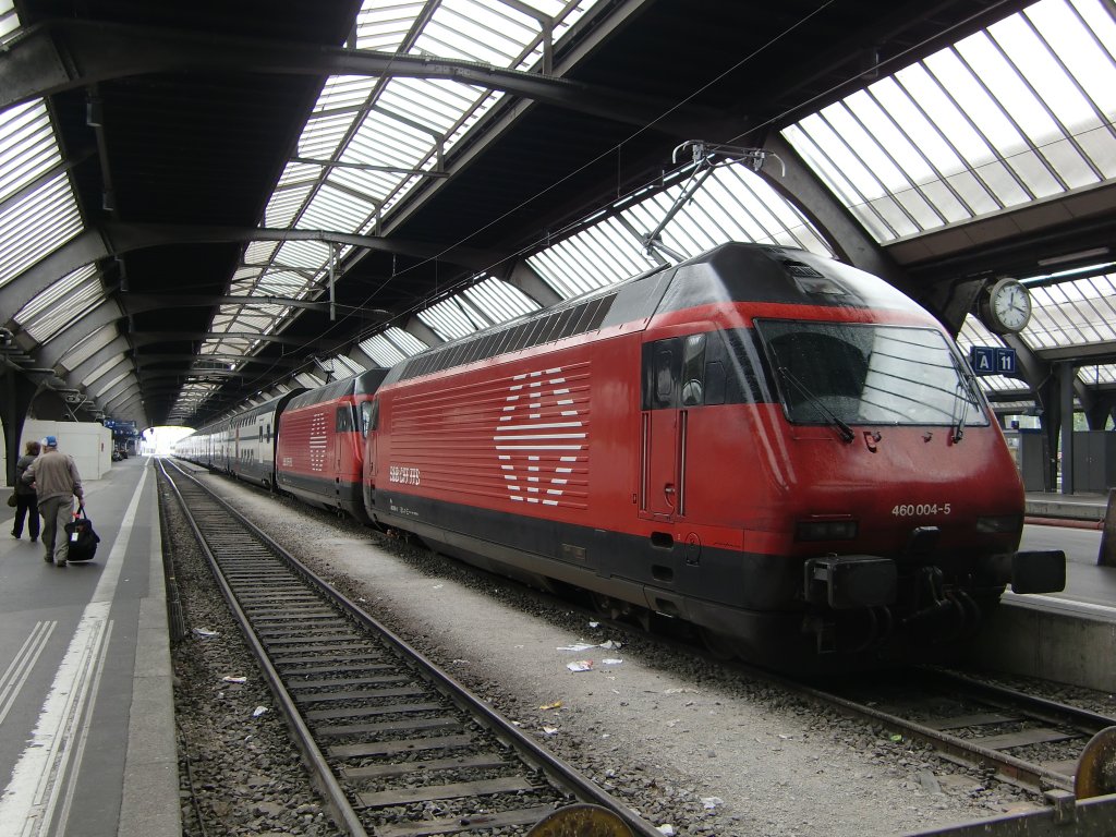 Re 460 Doppeltraktion in Zrich HB. Re 460 004-5 und Re 460 035-9. 13.6.2010