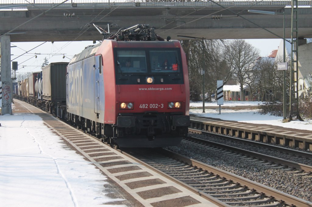 Re 482 002-3 mit KLV in Ringsheim am 13.02.2013