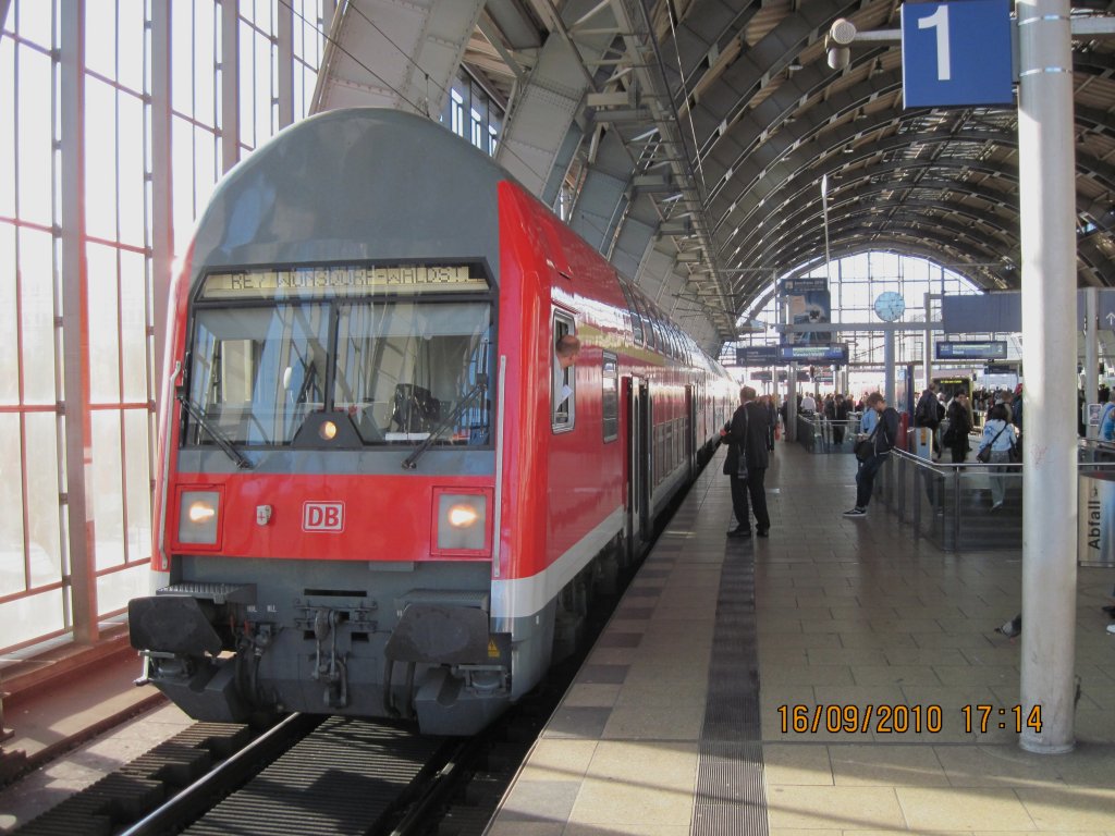RE 7 nach Wnsdorf-Waldstadt in Berlin Hauptbahnhof 