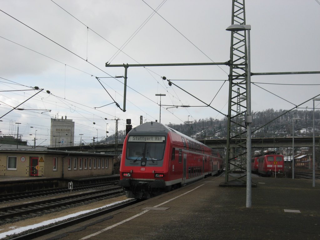 RE Tbingen-Stuttgart bei der Ausfahrt aus Plochingen. 8.2.2013.