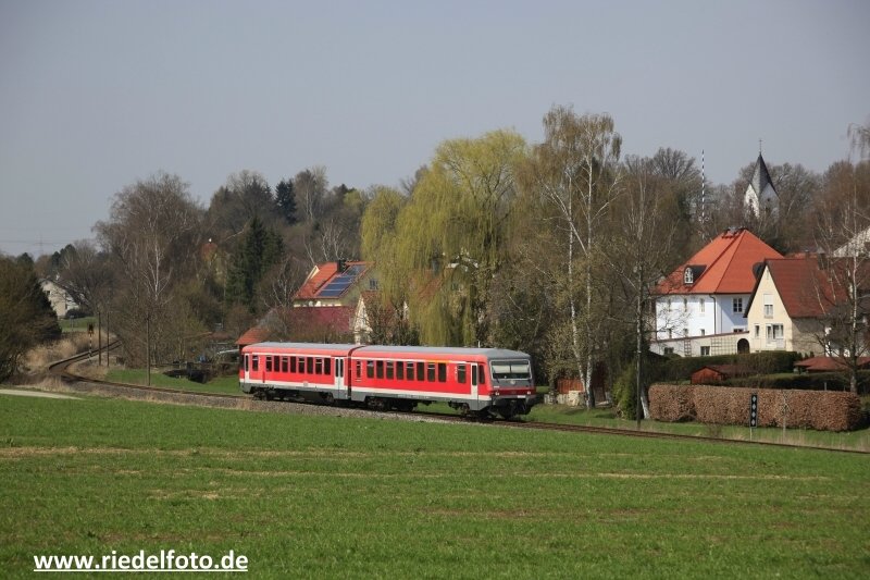 Regionalbahn auf der Strecke Dachau-Altomnster (April 2009)