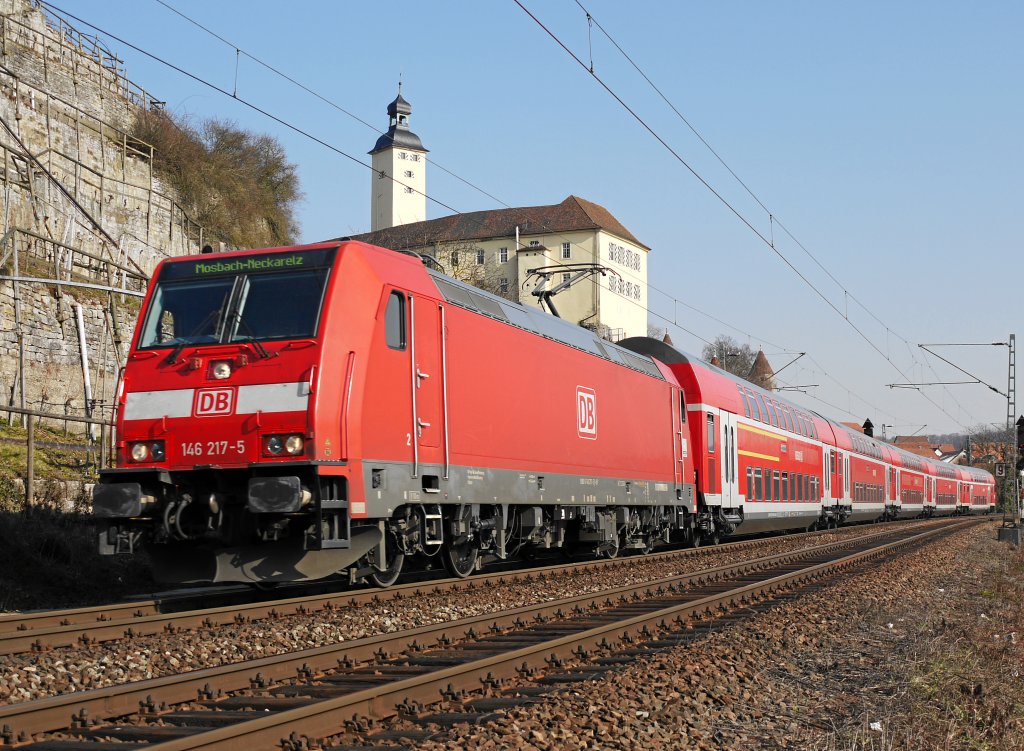 Regionalbahn mit 146 217 Richtung Mosbach-Neckarelz unterwegs bei Gundelsheim im Neckartal am 8.03.2011