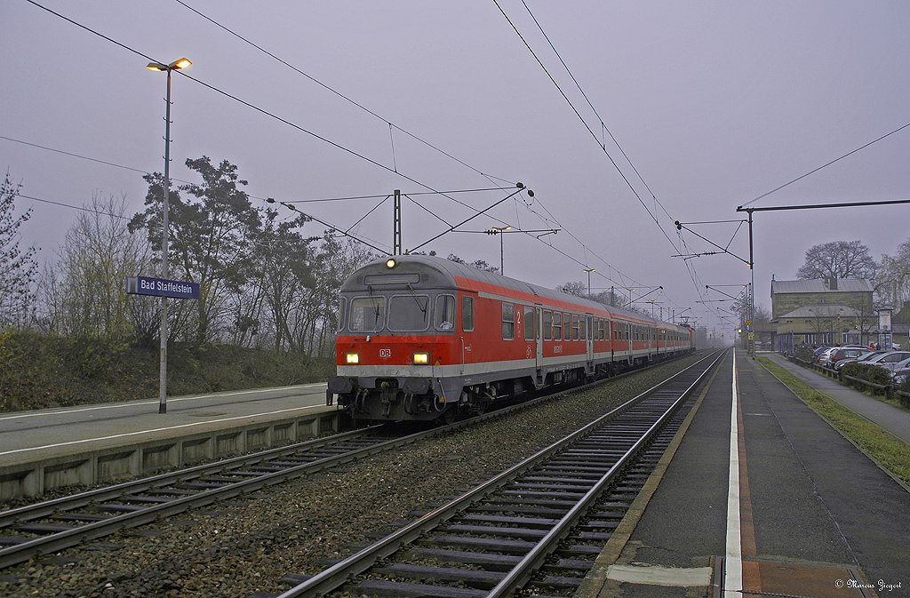Regionalbahn nach Nrnberg Hbf. - Aufgenommen im Bahnhof Bad Staffelstein. Kurz vorher war es noch Sonnig, es zog sich aber sehr schnell zu und so entstand dieses Nebelbild. 07.12.2009