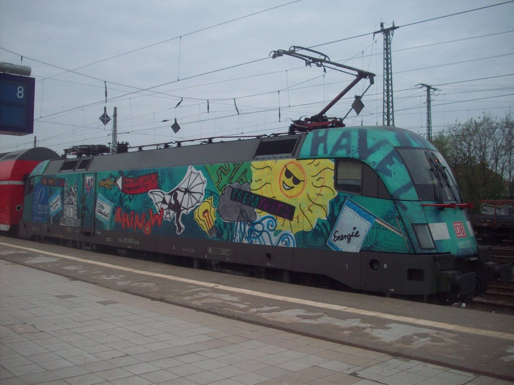 Regionalexpress der Linie 1 nach Frankfurt. Zug steht in Magdeburg.11.05.13