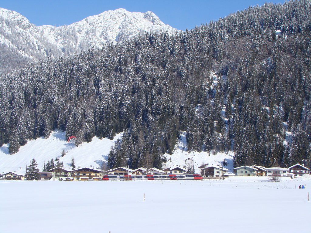 Regionalzug (4024) bei Hochfilzen.07.02.2010  