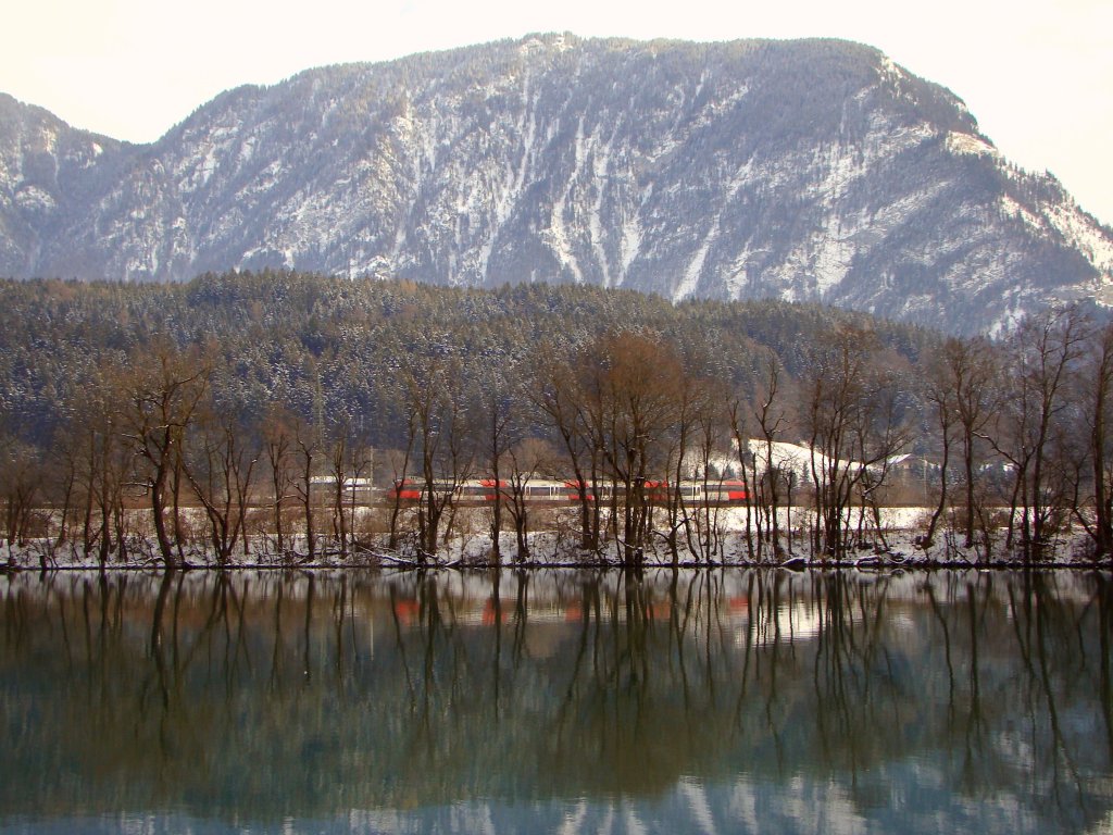 Regionalzug bei Kirchbichl in Tirol.01.02.2010  