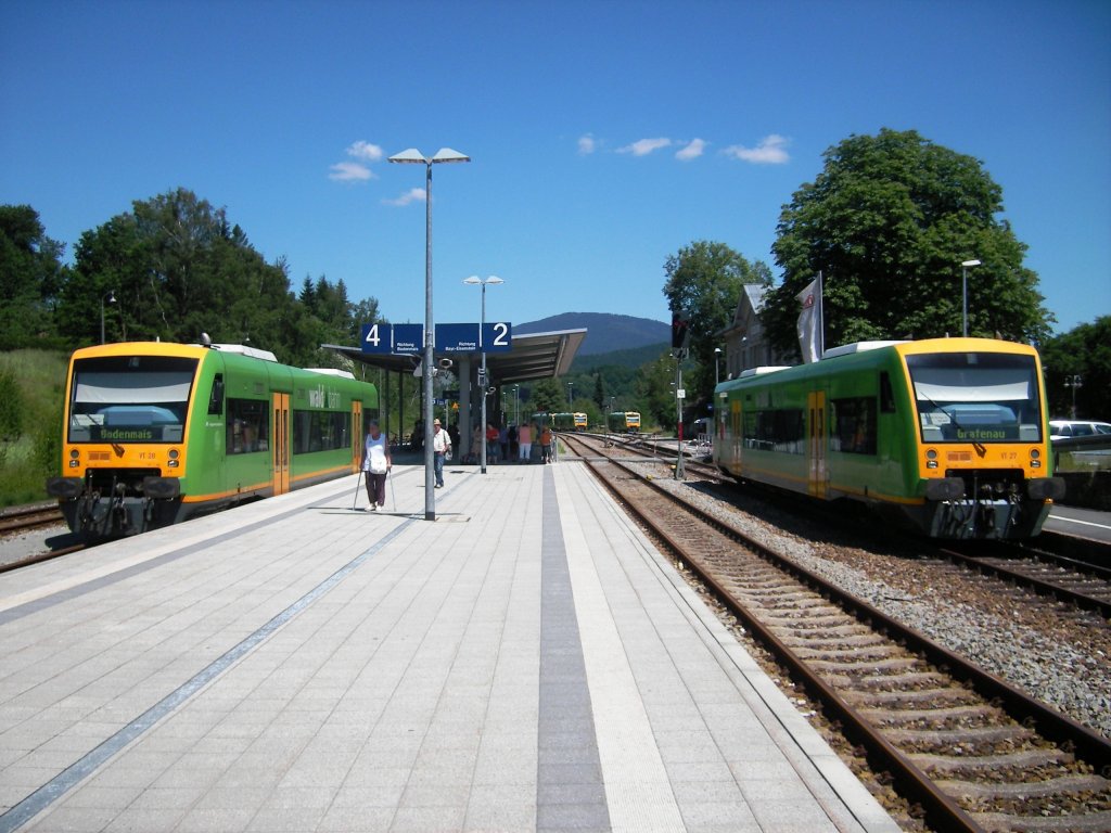 Regioshuttles der Regentalbahn ( Waldbahn ) fahren als Regionalbahn im Auftrag der DB Regio.