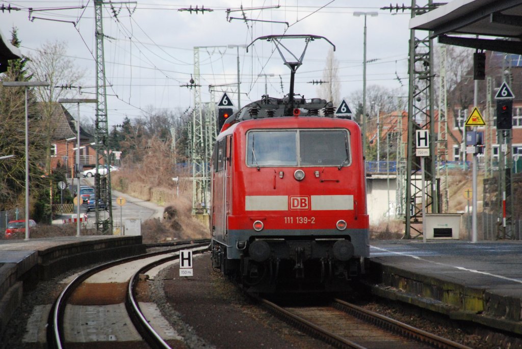 Rheine, 21.03.2010, 111 139-2 als RE-15 nach Emden bei der