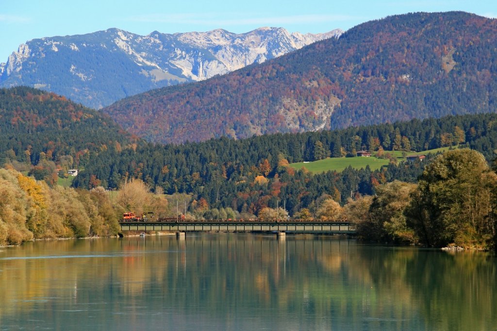 Robel mit Baumanschaft in Kirchbichl beim Brckensanierung. 22.10.2012