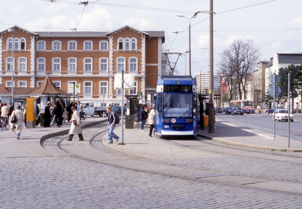 Rostock RSAG SL 11 (Dwag/DWA-6NGTWDE 683) Konrad-Adenauer-Platz / Hauptbahnhof am 18. April 2000.