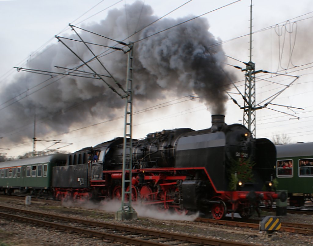 Rottweil 29.11.2009 Dampflok 50 3501 (Dampflokwerk Meiningen) bei der Parallelausfahrt mit der 75 1118 (Ulmer Eisenbahnfreunde).