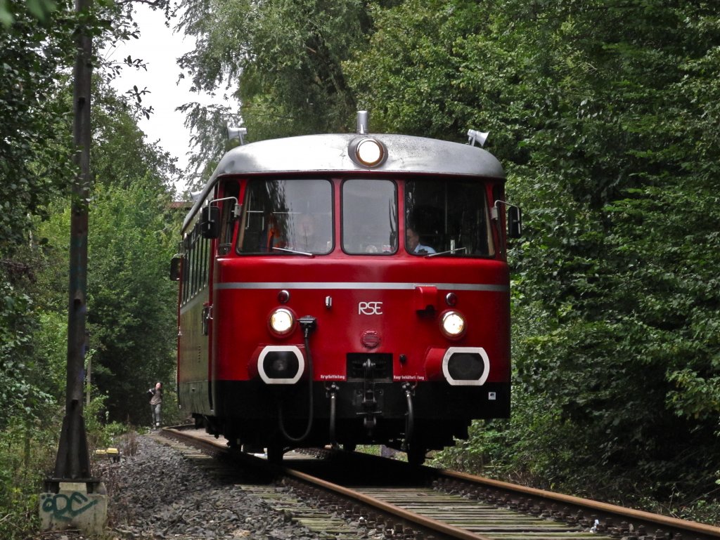 RSE Express: Rhein-Sieg-Eisenbahn MAN Vt23 am 9.9.2011 auf der Strecke Beuel-Ptzchen-Hangelar.