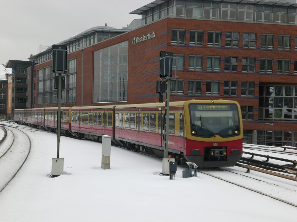 S-Bahnlinie 3 nach S-Bahnhof Friedrichshagen am Ostbahnhof.(13.2.2010) 