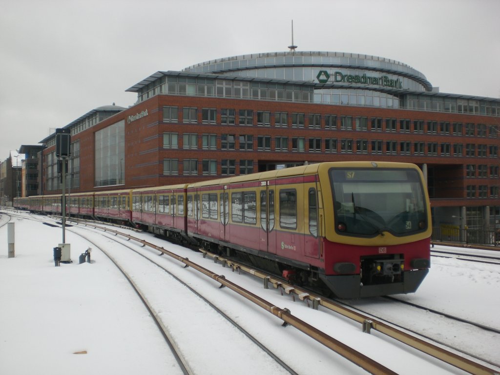 The S-Bahn line 7 goes from the Ostbahnhof. (13/02/2010) (automatically