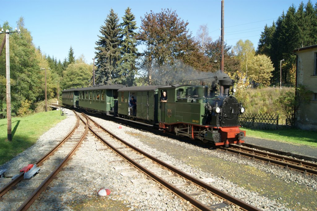 Schsische 1K fhrt in den Bahnhof Schlssel ein. Prenitztalbahn 01.10.2011