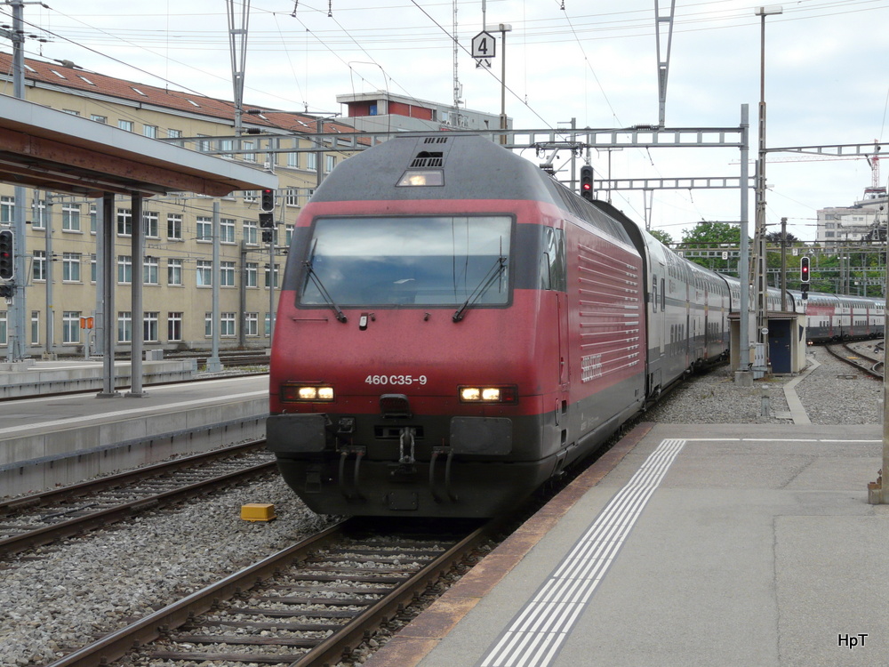 SBB - 460 035-9 mit IR bei der einfahrt im Bahnhof Bern am 23.06.2012