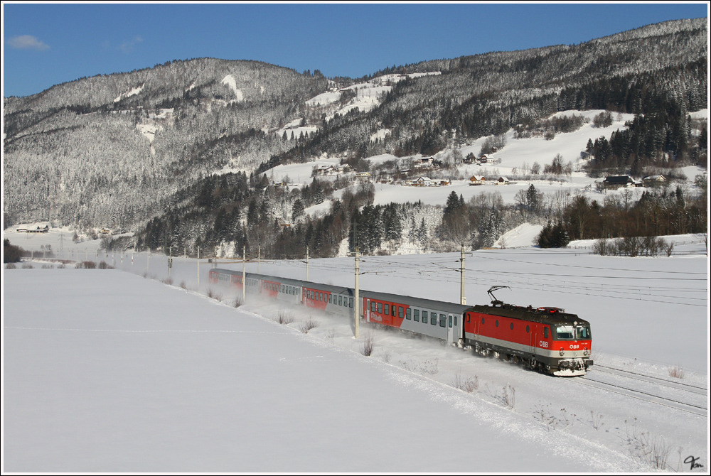 Schnee & Sonne - Fotografenherz was willst du mehr :O)
1144 220 auf der Fahrt mit D 1981 von Bischofshofen nach Graz Hbf. 
Trieben 16.1.2012