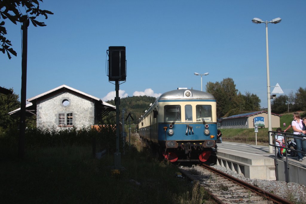 Sonderzug mit VT07 + VS28 der RBG, nach Ankunft in Gotteszell, am 27.09.2009. 