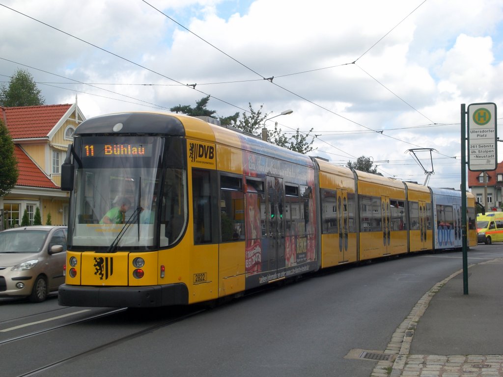 Stra�enbahnlinie 11 an der Haltestelle B�hlau.(18.8.2010) 