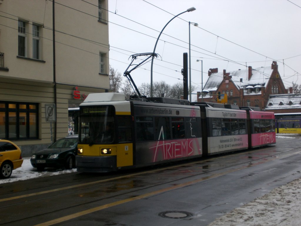 Stra�enbahnlinie M17 nach Hohensch�nhausen Gehrenseestra�e am S-Bahnhof Sch�neweide.(14.2.2010) 