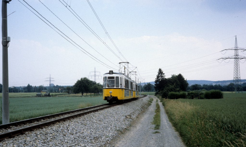 Stuttgart SSB SL 6 (GT4 523) zwischen den Haltestellen Rohrer Strasse und Mhringen Bad im Juli 1979.