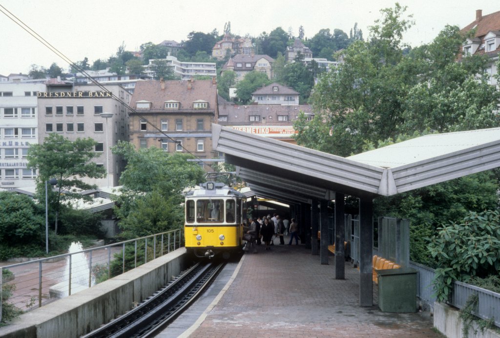 Stuttgart SSB Zahnradbahn SL 10 (Tw 105) Marienplatz (Endstelle) am 1. Juli 1980.