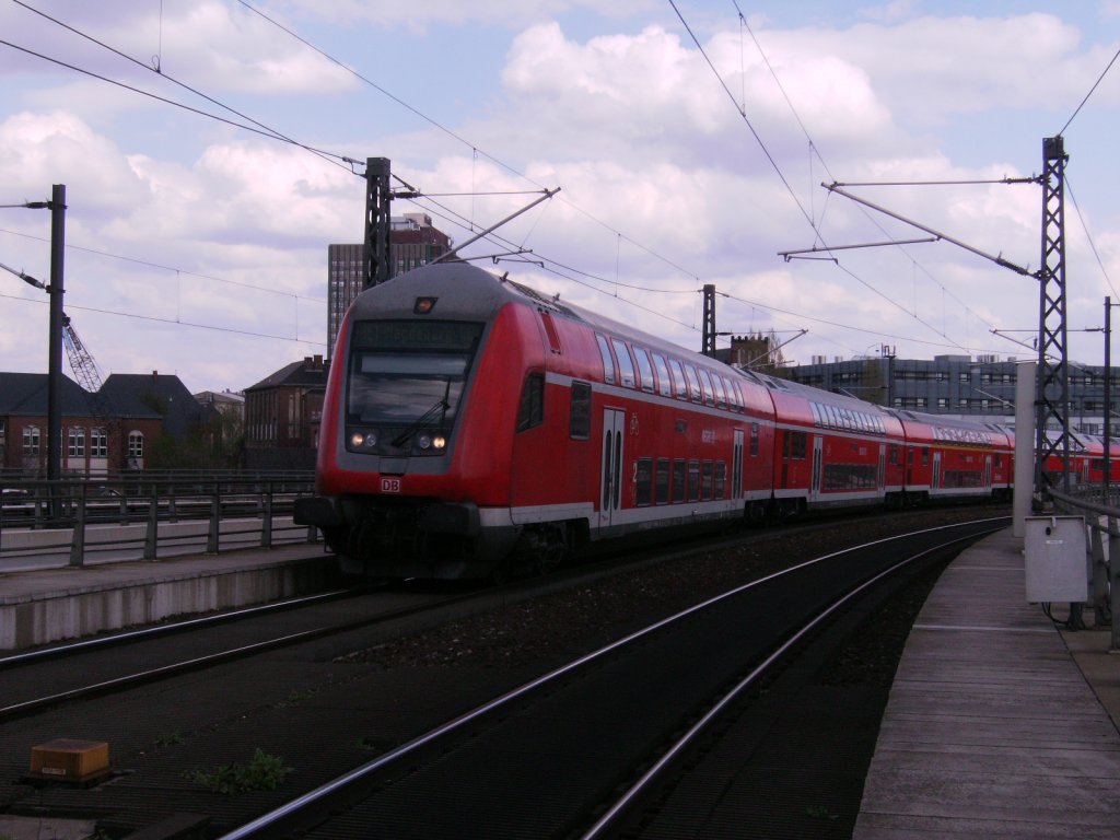 Stw 765 kam mit RE nach Magdeburg am 22.04.2012 in Berlin Hbf an.