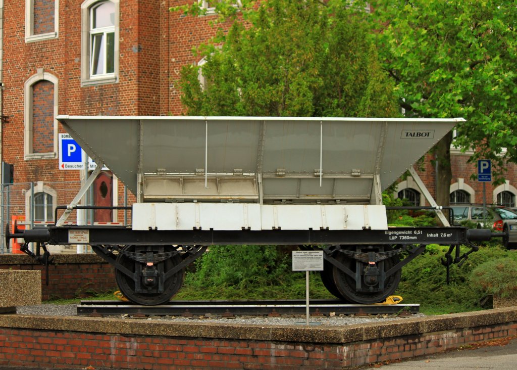 Talbot-Selbstentlader von 1896, gesehen am 17.07.2012 am Werktor bei Talbot-Bombardier in Aachen.