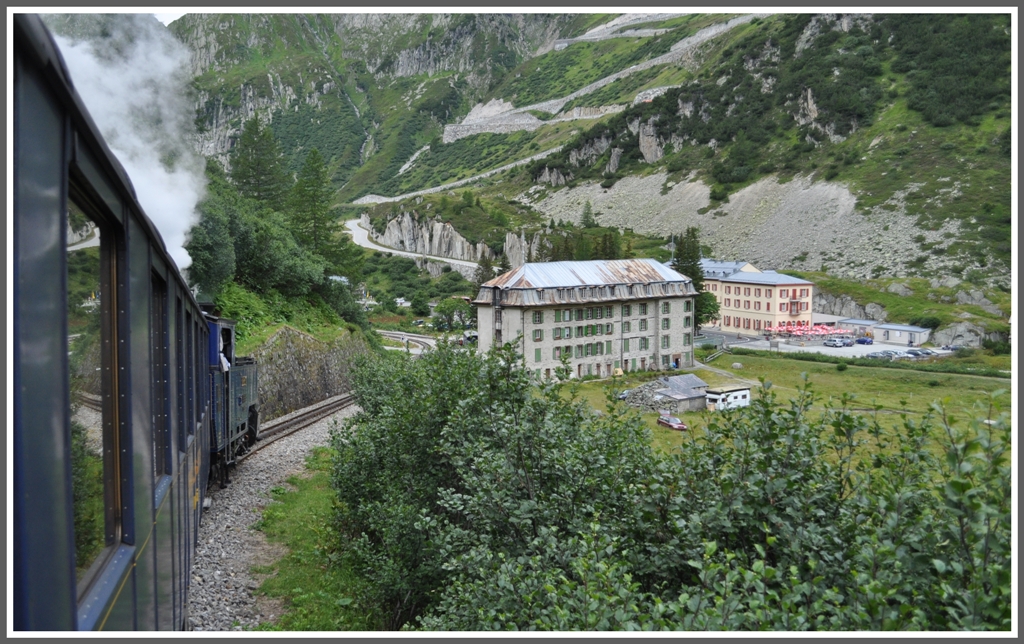 Talfahrt mit DFB Zug 131 vom Furka Scheiteltunnel Richtung Gletsch. (21.07.2011)