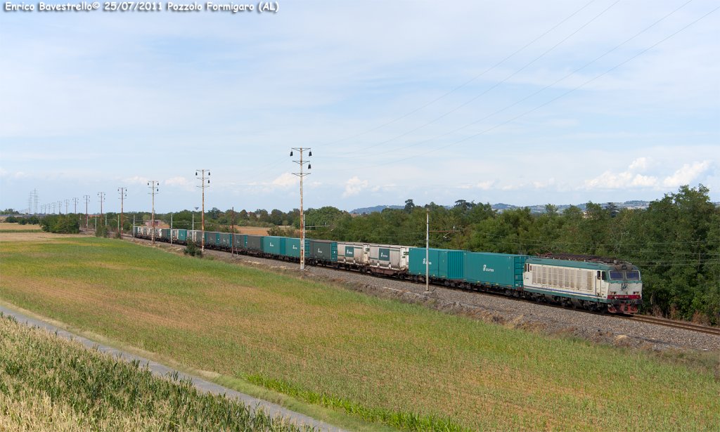 The E652.094 hauls the TC train n. 54143 from Rivalta Scrivia to Roma Smistamento, here near of Pozzolo Formigaro. (July 25, 2011)