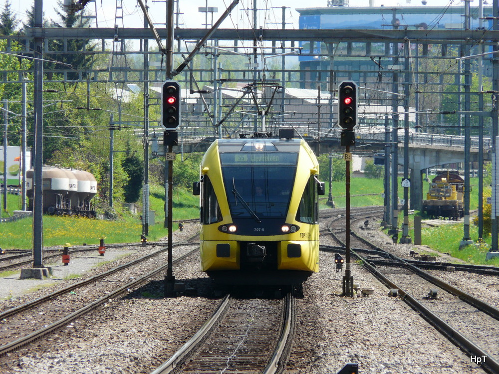 Thurbo/SBB - Triebzug RABe  2/6  526 707-5 bei der einfahrt im Bahnhof Gossau am 08.05.2013