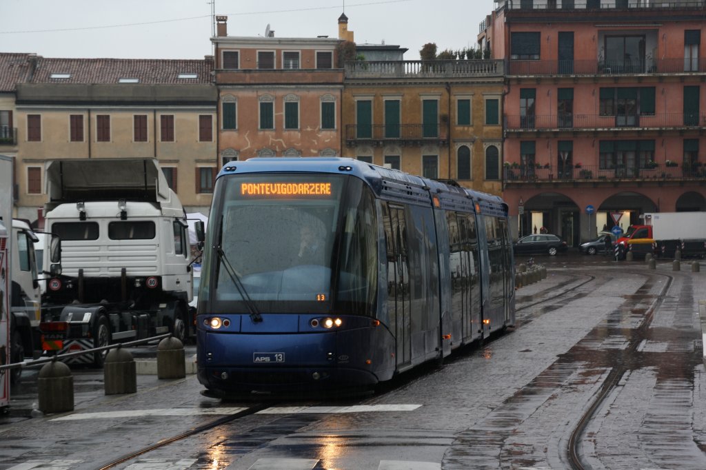 Translohr in Padua. Der Translohr ist ein spurgeführter Oberleitungsbus