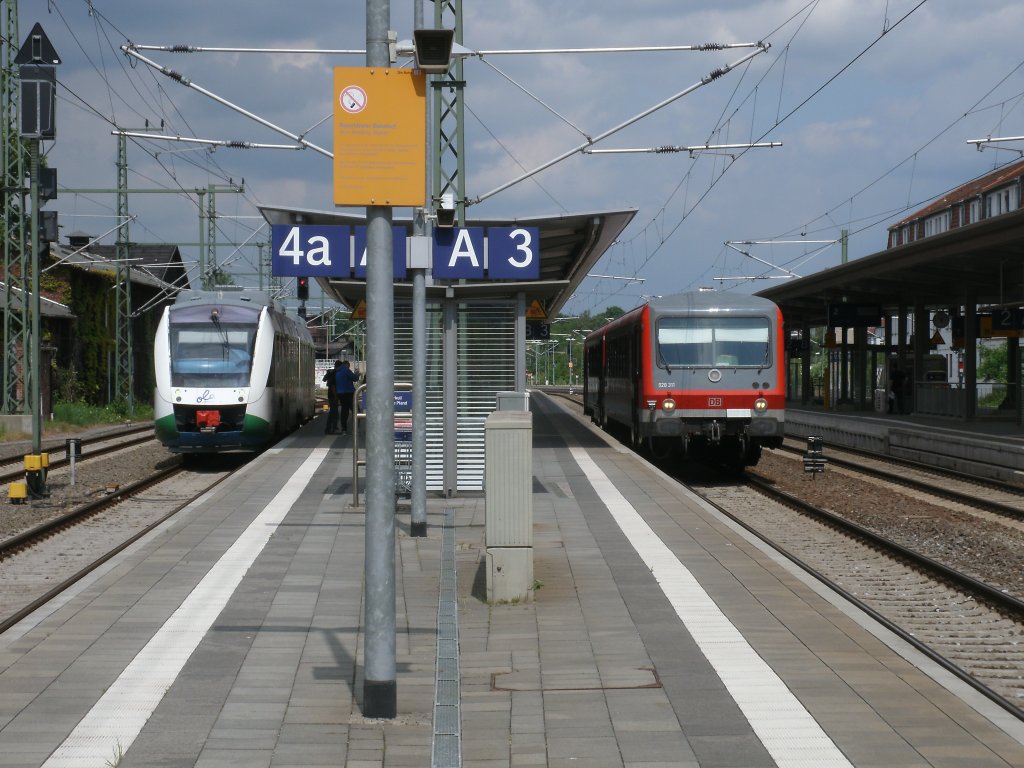 Treffen von OLA-Triebwagen 702 und dem DB-Triebwagen 928 311,am 28.Mai 2011,in Schwerin.