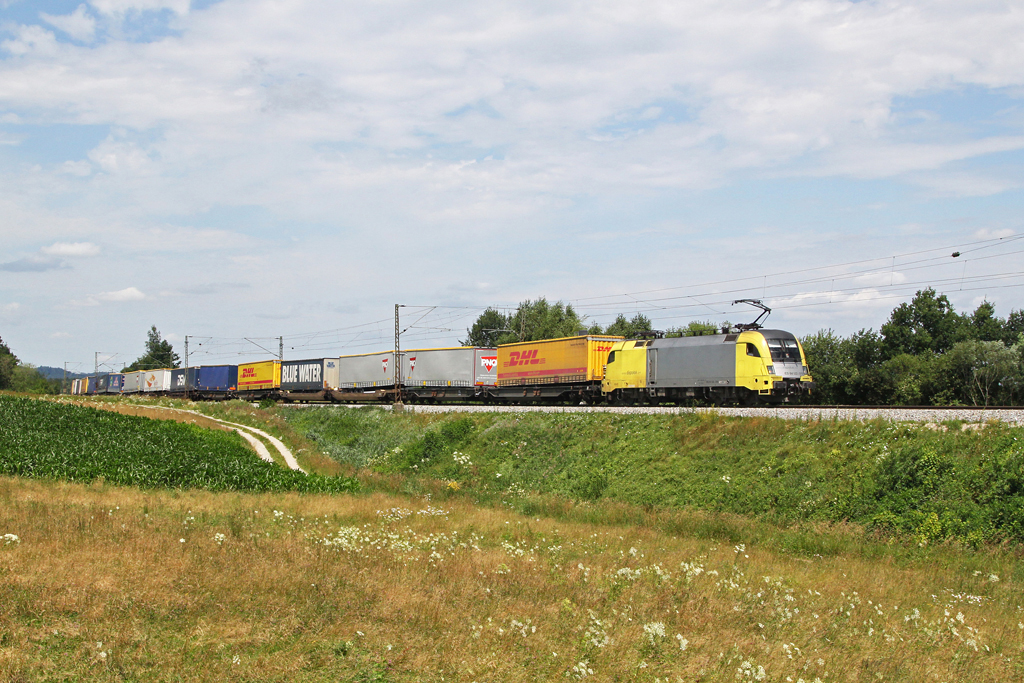 TXL 182 510 mit einem KLV Zug am 08.07.2012 bei Ostermnchen.