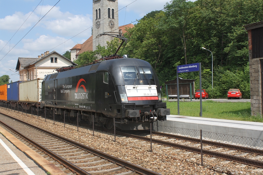 TXL 182 599-1 (ES 64 U2-099) fhrt am 22.Juni 2013 durch Greifenstein-Altenberg.

