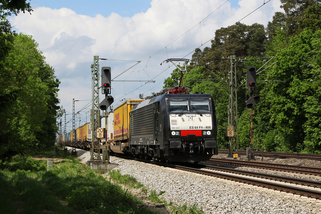 TXL 189 806 mit einem KLV Zug am 13.05.2012 in Haar.
