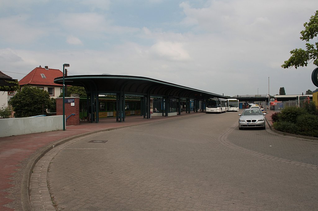 Umsteigeanlage Empelde, der Linie 9 sowie Buslinien der stra und Regio Bus GmbH, am 07.06.2011.