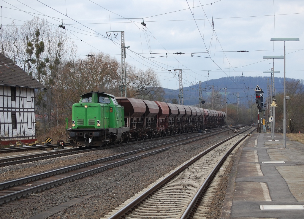 V 100 01 (Ilmebahn) mit Fcs-Ganzzug am 25.03.2011 durch Kreiensen