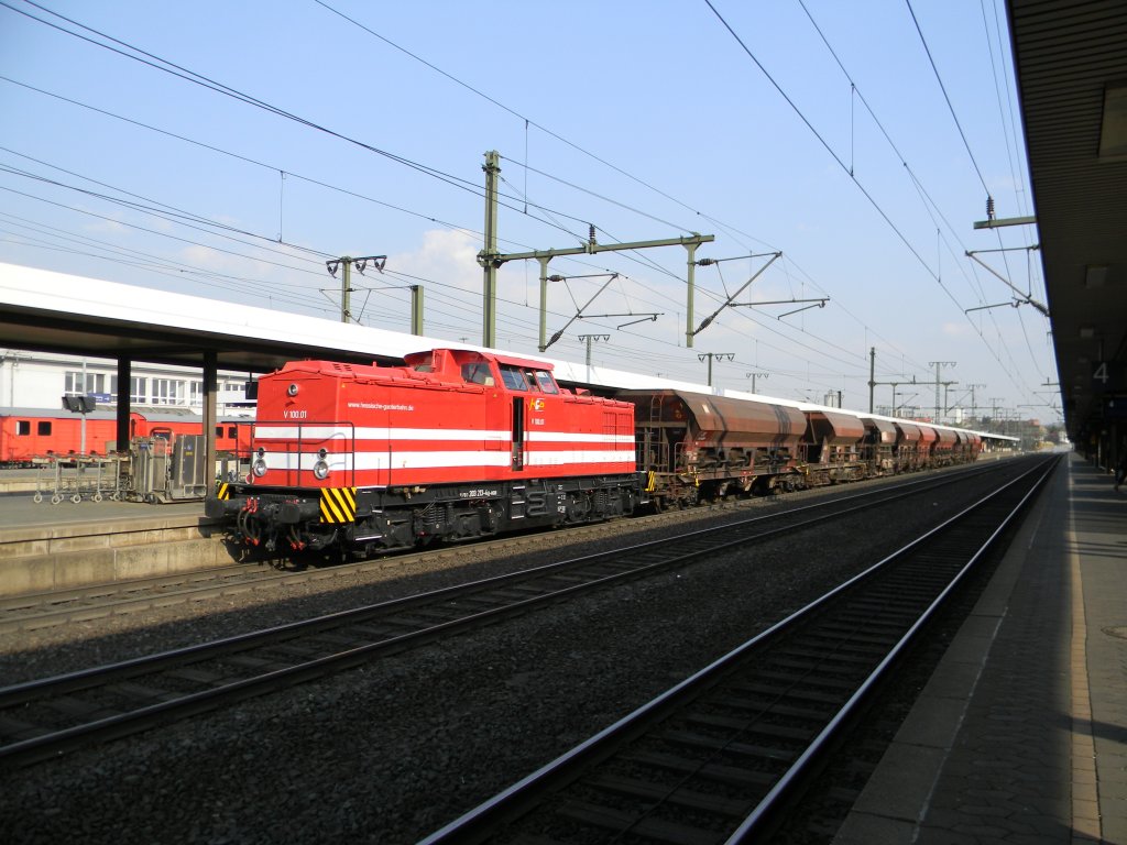 V 100.01 der Hessischen Gterbahn whrend der Streckenvollsperrung zwischen Fulda und Frankfurt am Main im Bahnhof Fulda am 23.04.2011.