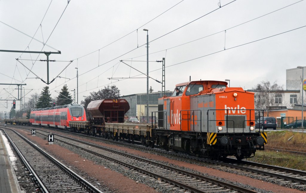 V 160.3 der hvle brachte am 18.12.12 2442 703 von Hennigsdorf nach Delitzsch ins dortige Schienenfahrzeugwerk.