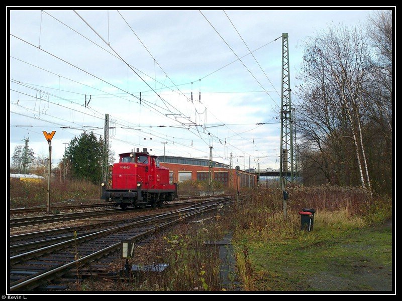 V360 02 rangiert durch den Karlsruhe Rangierbahnhof. Aufgenommen am 3.12.2009