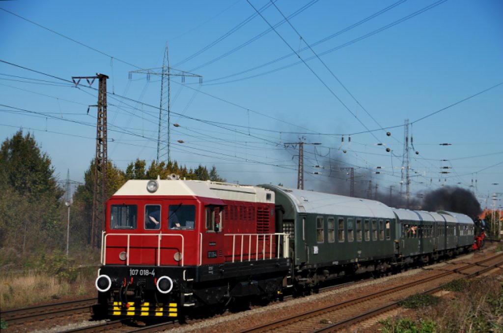 V75 018 in Grokorbetha
Am 16.10.2011
Mit den Burgenland Sonderzug.