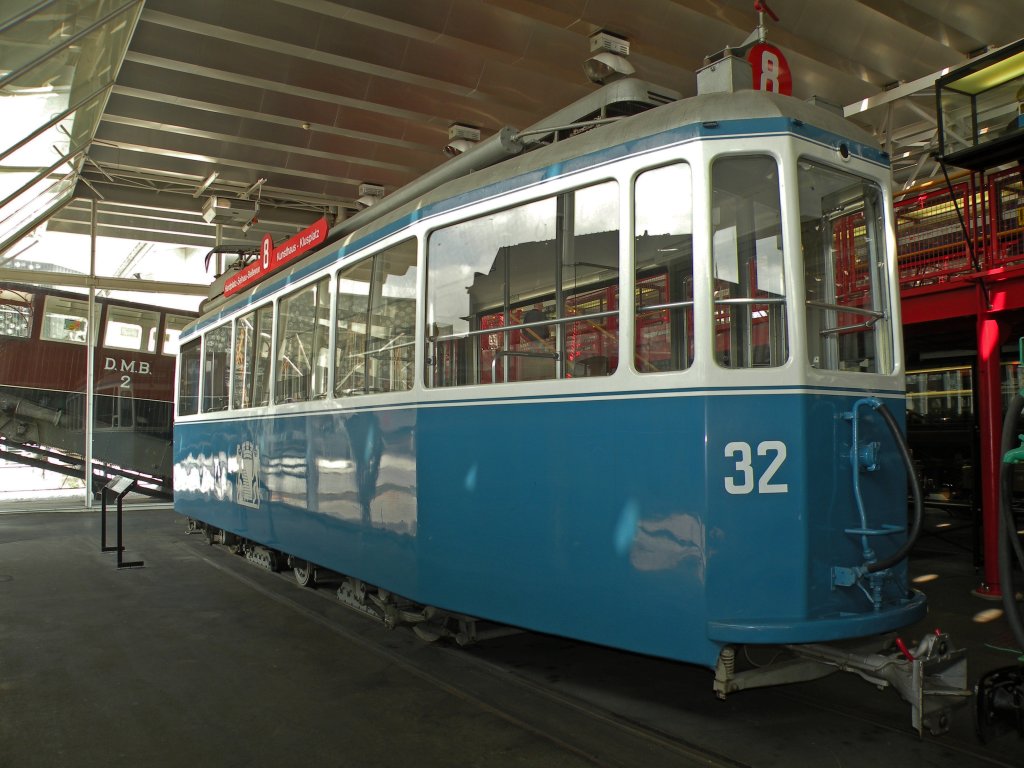 VBZ Tram Ce 2/3 mit der Betriebsnummer 32 aus dem Jahre 1939 im Verkehrshaus Luzern. Die Aufnahme stammt vom 17.04.2012.