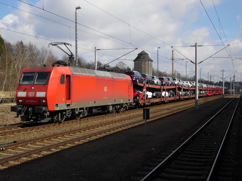 Viel Gterverkehr im Vogtland am 19.03.11. 145 064-2 in Reichenbach/V. oberer Bahnhof.Sie kam aus Zwickau, wechselte dann an das andere Zugende und fuhr vermutlich Richtung Werdau.