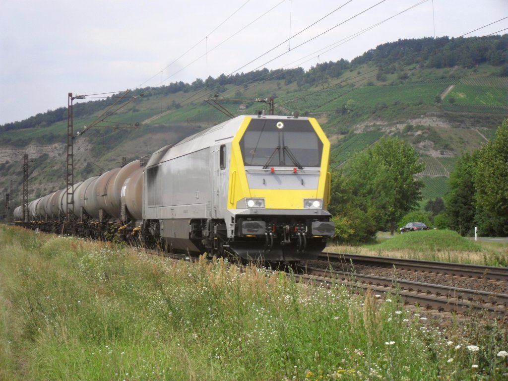 Voith Maxima 40cc ist am 12.7.2011 bei Thngersheim in Richtung Wrzburg unterwegs.