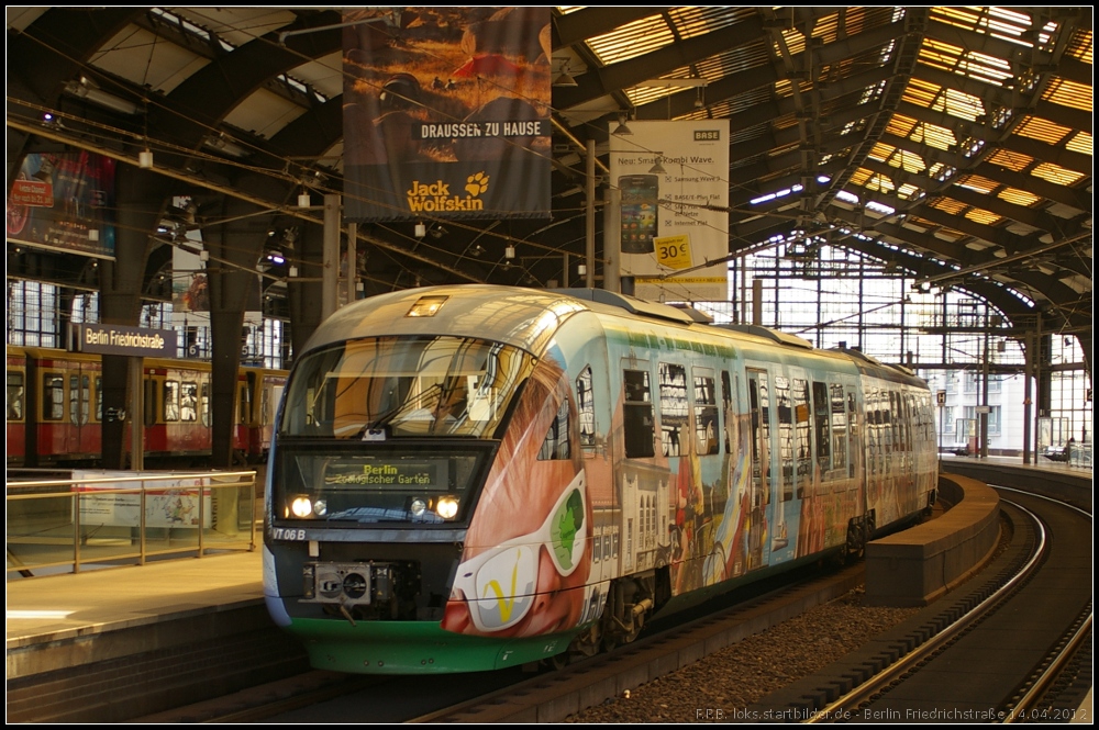 VT 06 der Vogtlandbahn nach Berlin Zoologischer Garten (642 306-4 D-VBG, gesehen Berlin Friedrichstrae 14.04.2012)