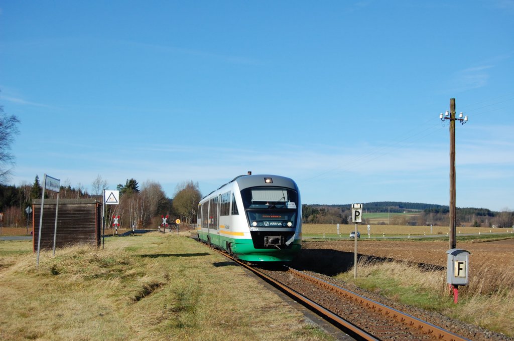 VT 26 der Vogtlandbahn am 14.11.2010 am Haltepunkt Hildbrandsgrn