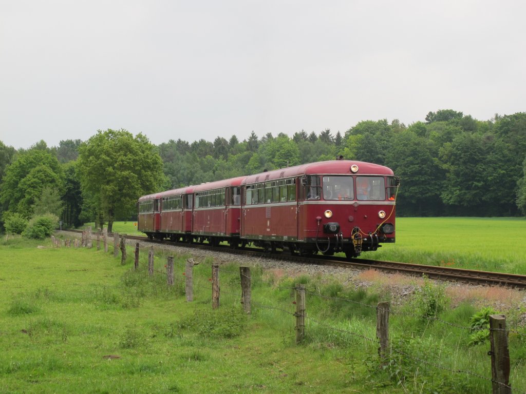VT 796-Garnitur des Frdervereins Schienenbus Menden bei der Sonderfahrt fr die DGEG am 30. Mai 2013 auf der Tecklenburger Nordbahn bei Westerkappeln.