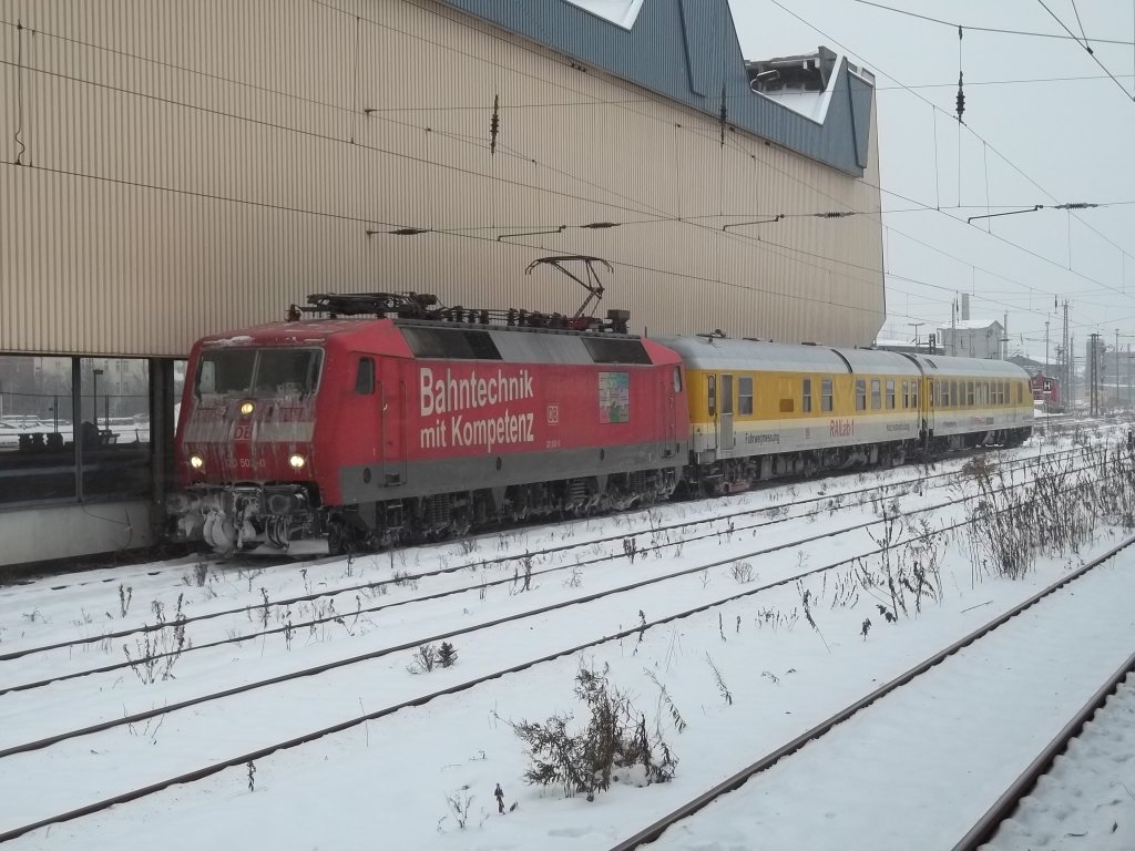 Wrend ich mir den Hintern abfriere sitzen die Jungs von der Netzinstandhaltung im warmen RaiLab1 das von 120 502-0 nach Chemnitz gebracht wurde.