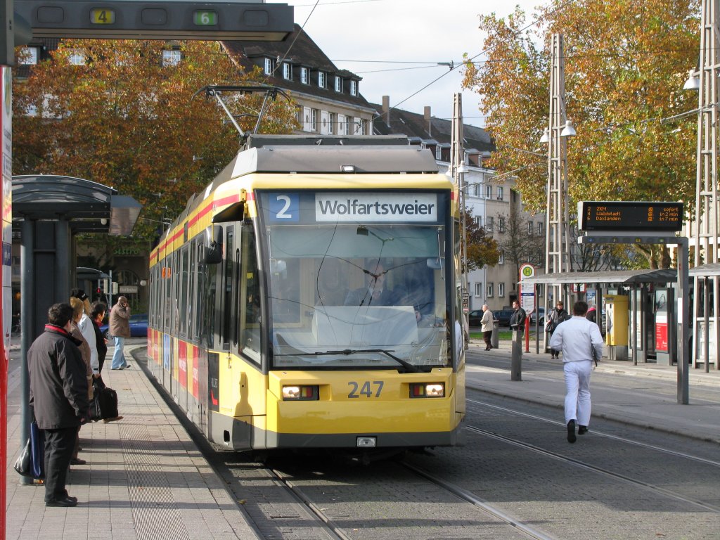 Wagen 247 der KVV am 5.November 2009 am Bahnhofsvorplatz Karlsruhe